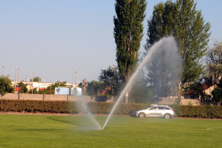 Győztes meccsel és babgulyással avatták fel az új pályát