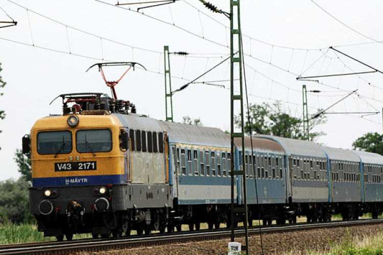 Lerobbant egy személyvonat a ceglédi vonalon