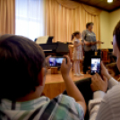 Hangszerbemutató és hangszersimogató a zenesuliban