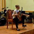 Hangszerbemutató és hangszersimogató a zenesuliban