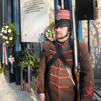 Kossuth erkély megkoszorúzása