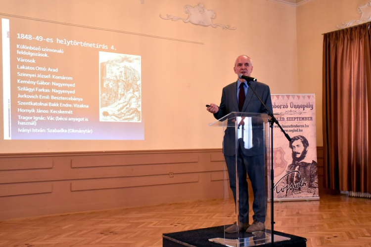 Csudáknak éve - kiállítás a Ceglédi Galériában