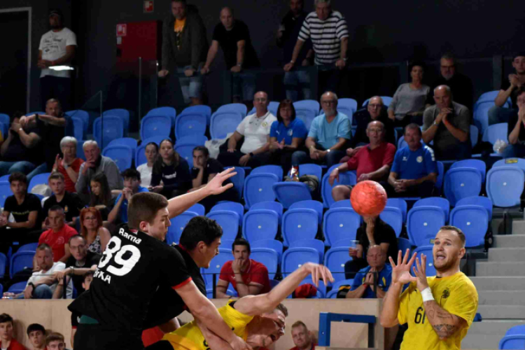 Vereség a listavezető ellen