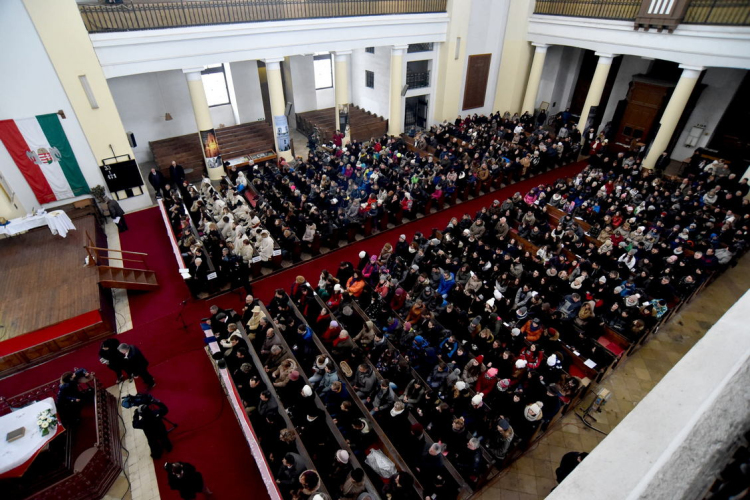 Együtt szaval a nemzet Cegléden