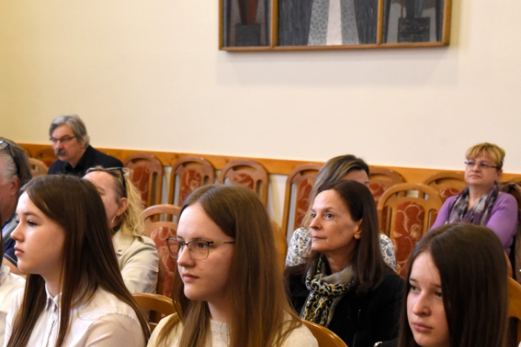 Kamarazenei versenyt rendeztek