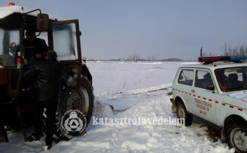 Hóban rekedteken segítettek a ceglédi tűzoltók