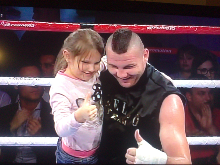 Bal egyenes, jobb horog