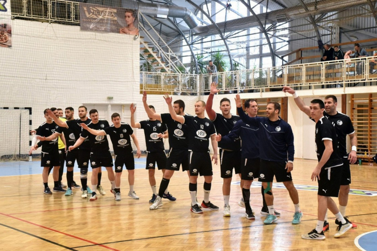 Csúcsrangadó a listavezető ellen