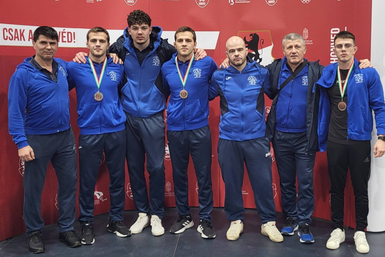 Három éremmel zárták a versenyt