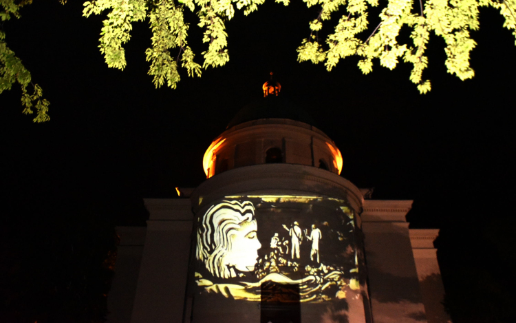 Varázslatos este a Ceglédi Nagytemplom udvarán