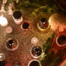 Csendes gyertyagyújtás a Dobmúzeum előtt