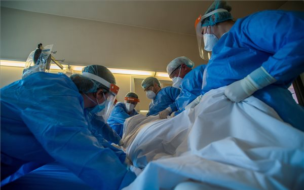 Meghalt 151 beteg, 1370 új fertőzöttet találtak Magyarországon