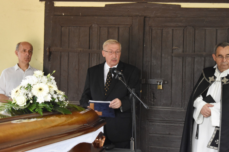 Utolsó útjára kísérték Mácz Istvánt