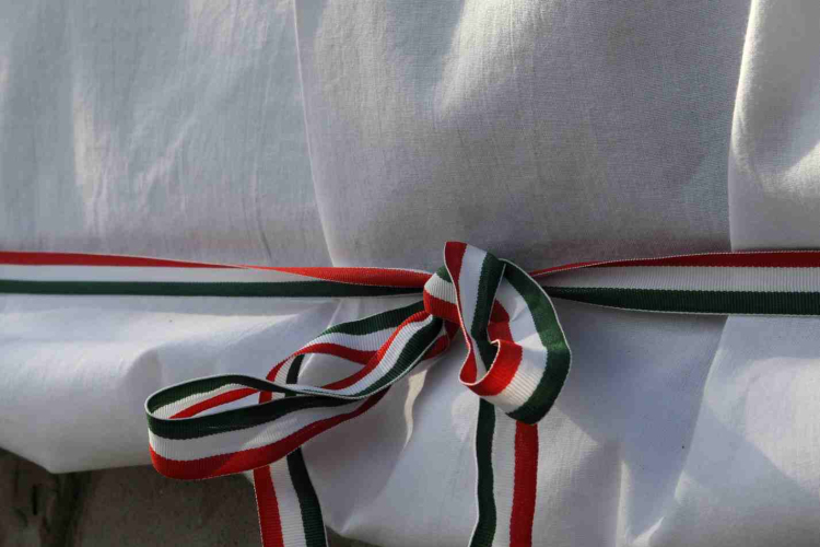 Emléktábla a ceglédi áldozatokért