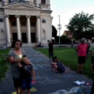 Demonstráció az éjszakai autóversenyzés ellen