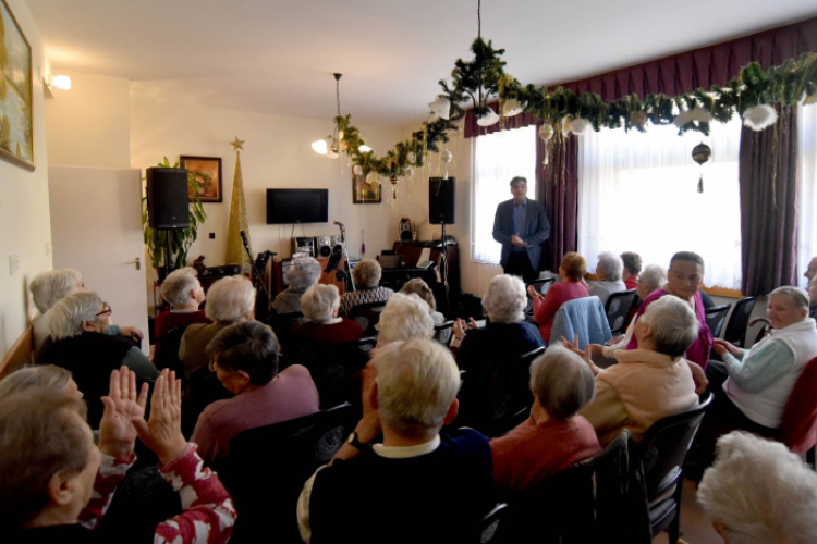 Karácsony a szociális otthonban