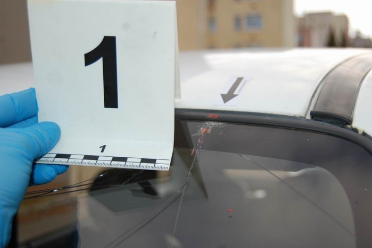 Törtek-zúztak, edényeket dobáltak