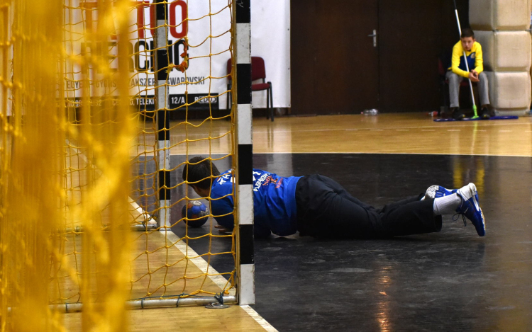 Egy hajszálon múlt