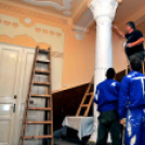 A múzeum lépcsőházának festése