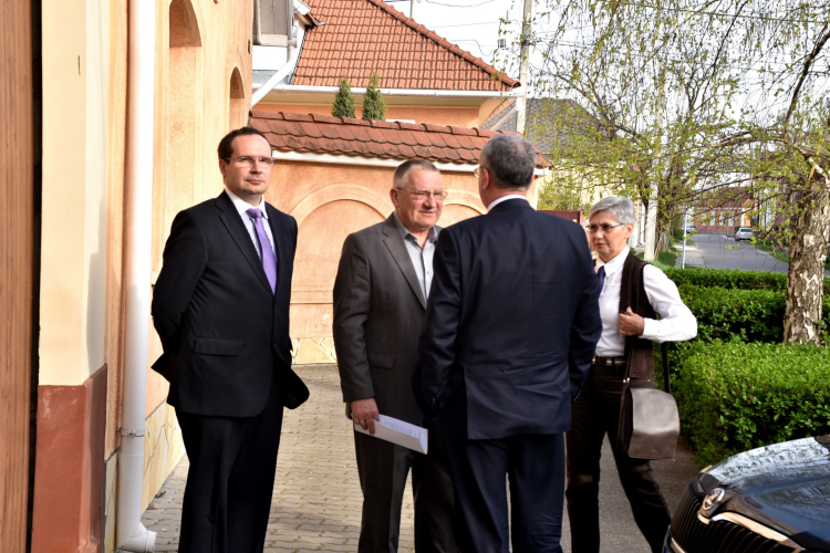 Bakondi György Cegléden