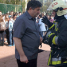 Tűzoltók a gimiben