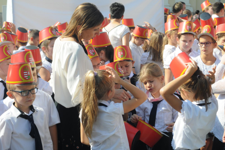 Temető koszsorúzás és Toborzó beszéd fotók