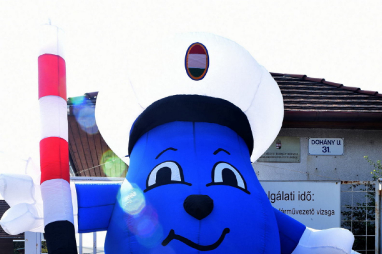 Kétkeréken Cegléden 