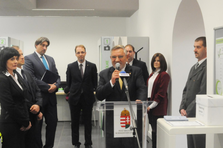 Átadták a ceglédi kormányablakot