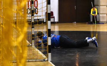 Egy hajszálon múlt