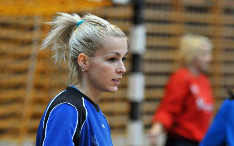 Elúszik az egyik Cápa