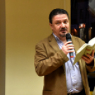 Zenés kávéház a könyvtárban