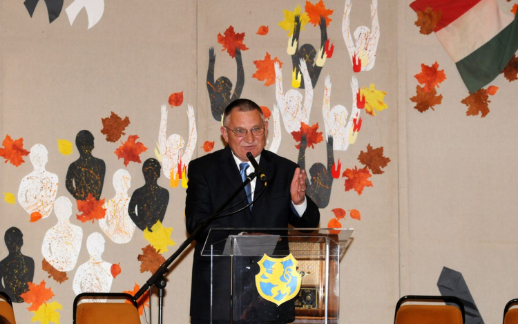 ,,Üzenet haza’’