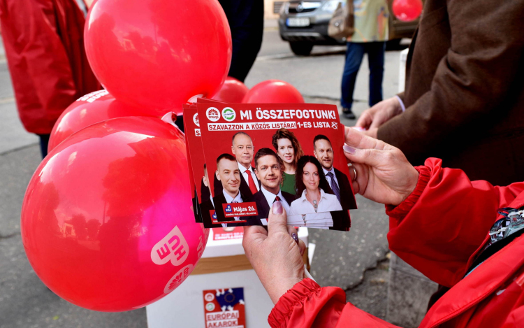 Utcafórumot tartott Cegléden az MSZP