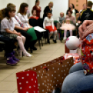 Ajándékok a gyermekotthonnak 