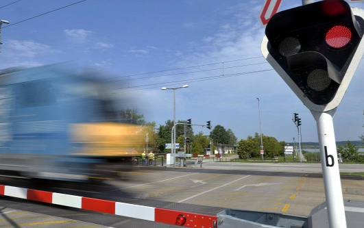 Lezárják a vasúti átjárót