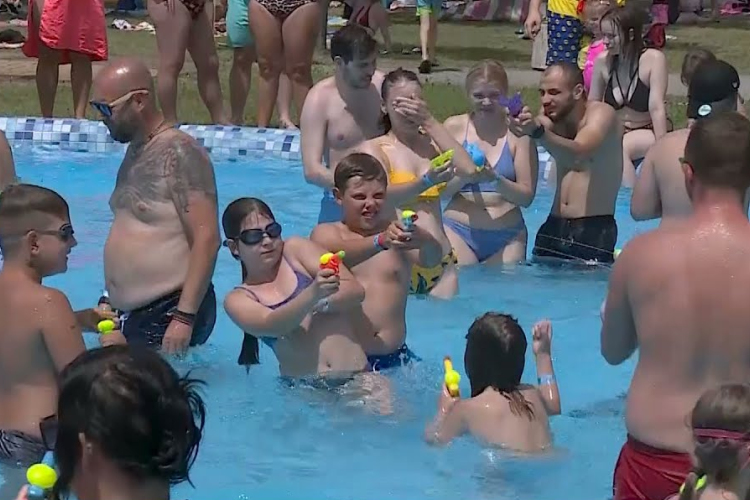 Cegléd is csatlakozott a vizipisztoly csatához