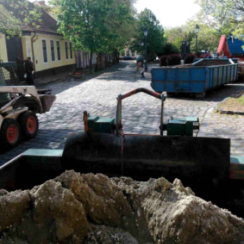 Nagy a készülődés az Eötvös téren