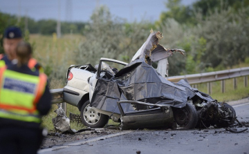 Térhasadás miatt van annyi baleset a 4-esen