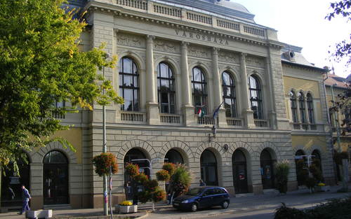 Eldőlt a ceglédi iskolák sorsa