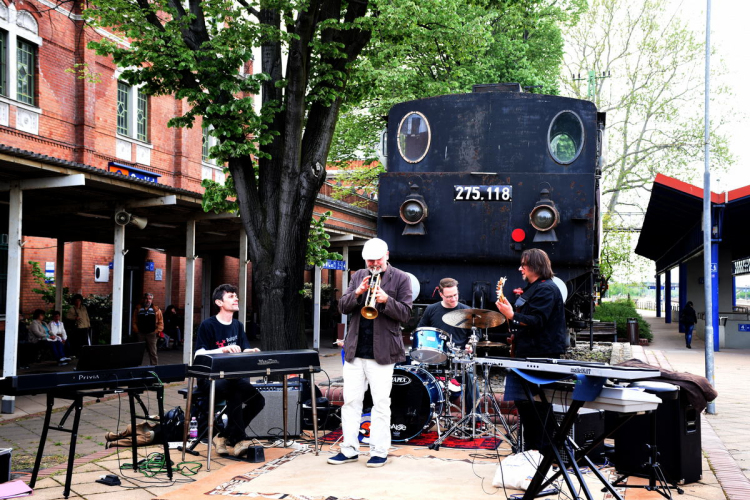 Jazz ünnep a vasútállomáson