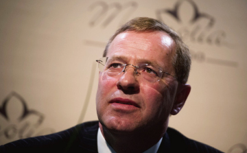 Amíg Ruttner házi őrizetben ül, farmját fosztogatják