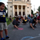 Demonstráció az éjszakai autóversenyzés ellen