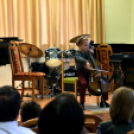 Hangszerbemutató és hangszersimogató a zenesuliban