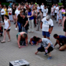 Demonstráció az éjszakai autóversenyzés ellen