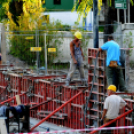 Városi Strandfürdő – Már burkolnak