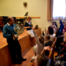 Hangszerbemutató és hangszersimogató a zenesuliban