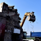 Bedarálják a lelátót